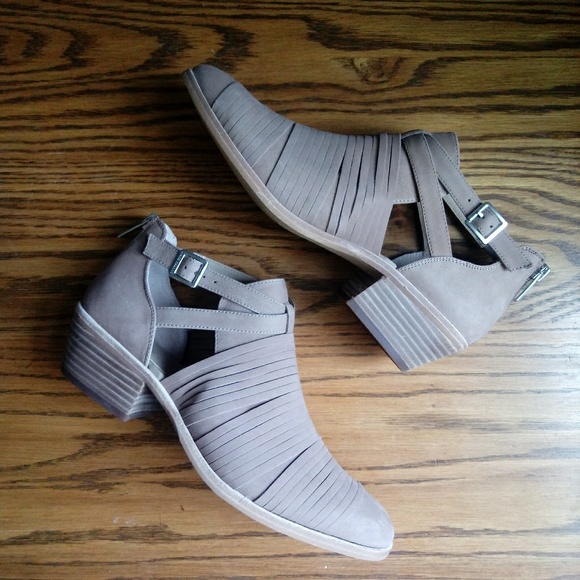 Vince Camuto Shoes - Vince Camuto Pamelle Leather Booties Buckle Heel